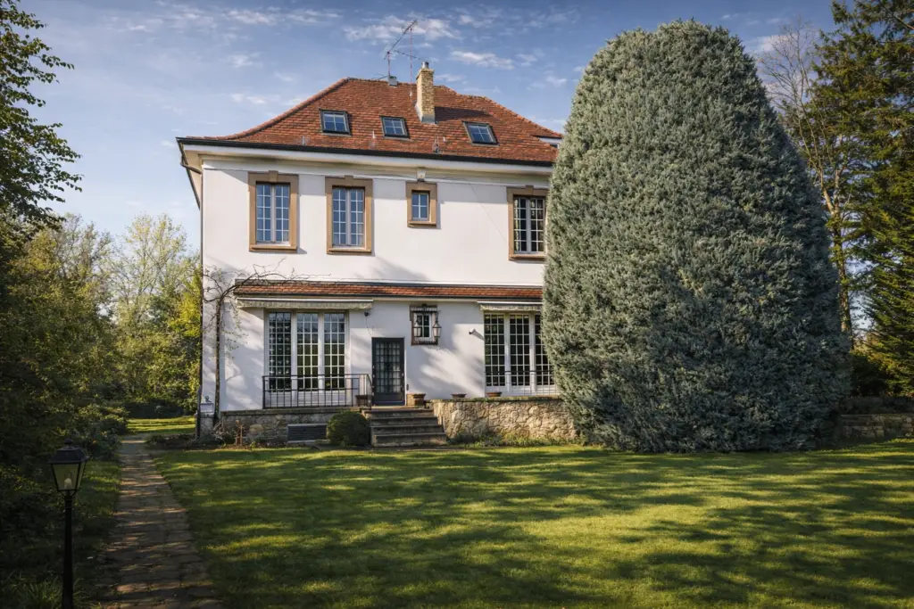 Maison de charme avec jardin arboré à Logelbach aux portes de Colmar– Maupassant Immobilier